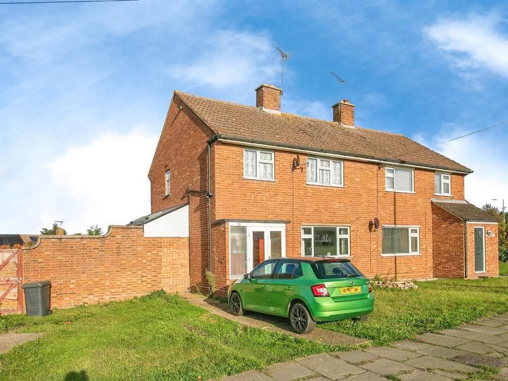 3 bed semidetached house for sale in Hawthorn Drive, Ipswich IP2, £