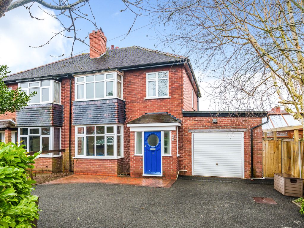 3 bed semidetached house for sale in Oak Drive, Oswestry, Shropshire
