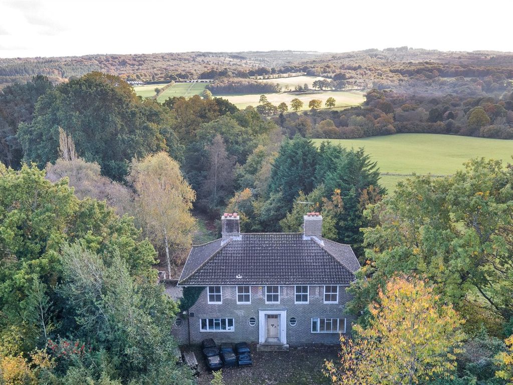 5 bed detached house for sale in Upper Hartfield, East Sussex TN7, £