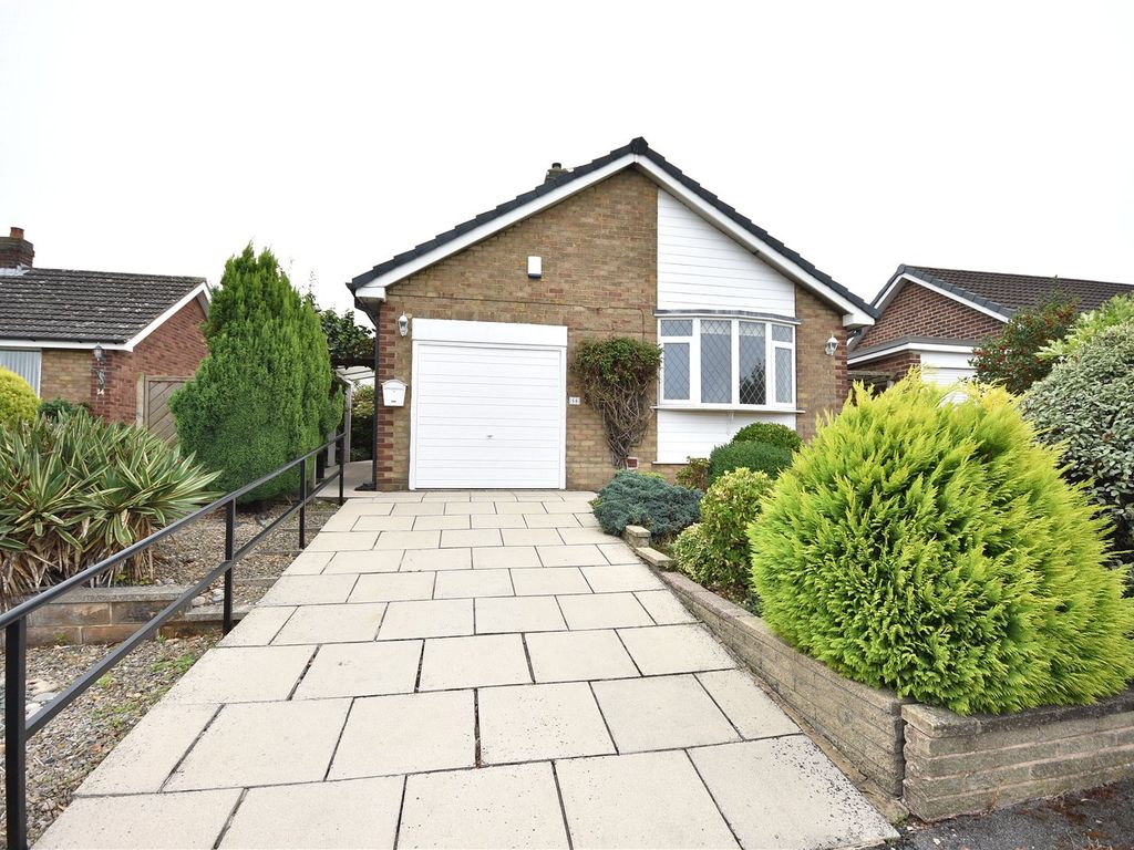 3 bed detached bungalow for sale in Templegate Close, Leeds, West