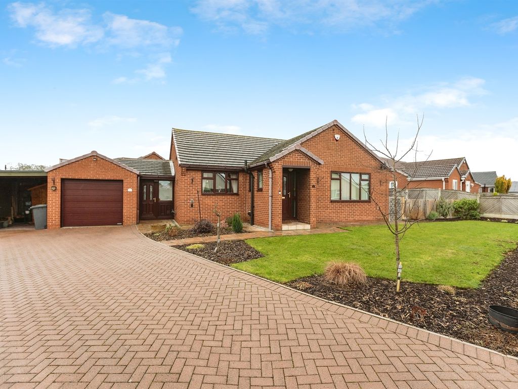 3 bed detached bungalow for sale in Manor Close, Camblesforth, Selby