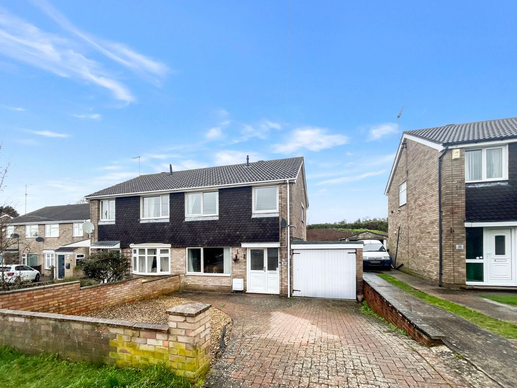 3 bed semidetached house for sale in Sixth Avenue, Grantham NG31, £