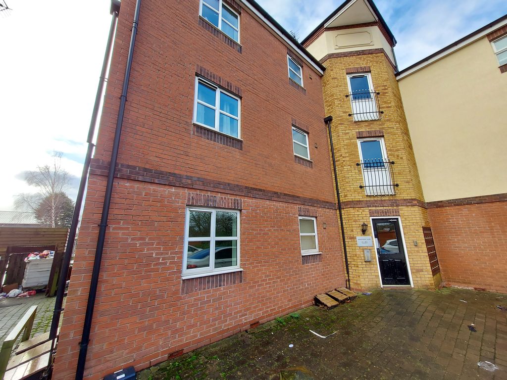 2 bed property to rent in Manor House Close, Delves, Walsall WS1, £750