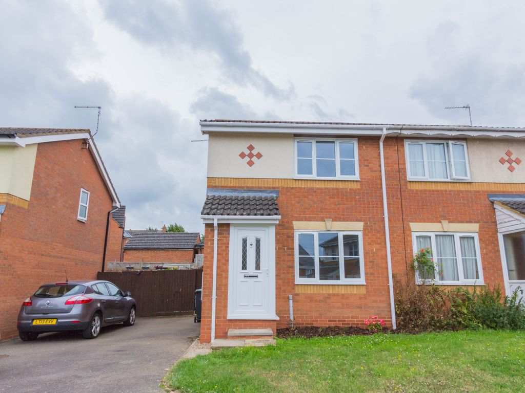 2 bed semidetached house to rent in Garrow Close, Irthlingborough