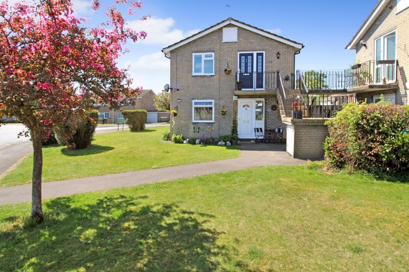 2 bed flat for sale in Hayfield Drive, Hazlemere, High HP15