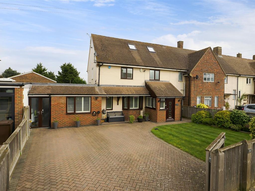4 bed end terrace house for sale in Fartherwell Avenue, West Malling