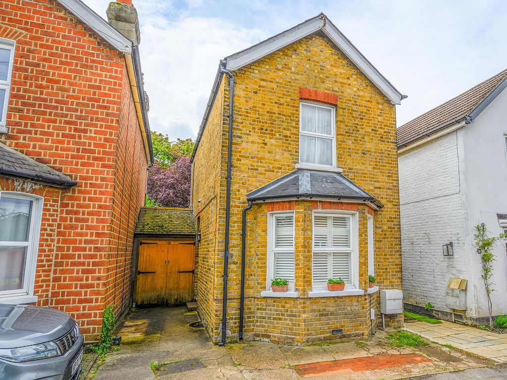 2 bed detached house for sale in Snellings Road, Hersham Village KT12 Zoopla