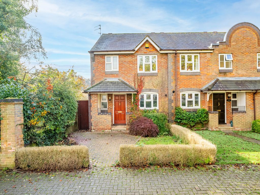 3 bed end terrace house for sale in De Tany Court, St. Albans