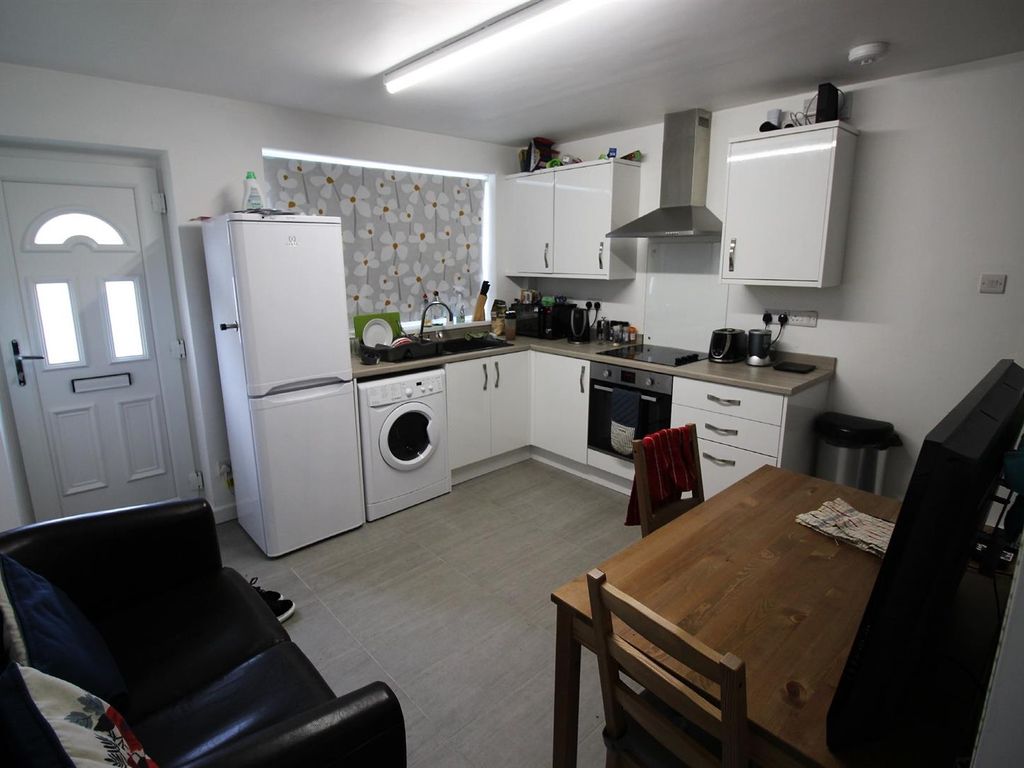 3 bed end terrace house to rent in Montpelier Road, Dunkirk, Nottingham