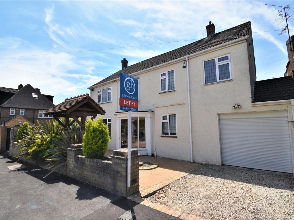 4 bed detached house to rent in The Uplands, Ruislip, Middlesex HA4