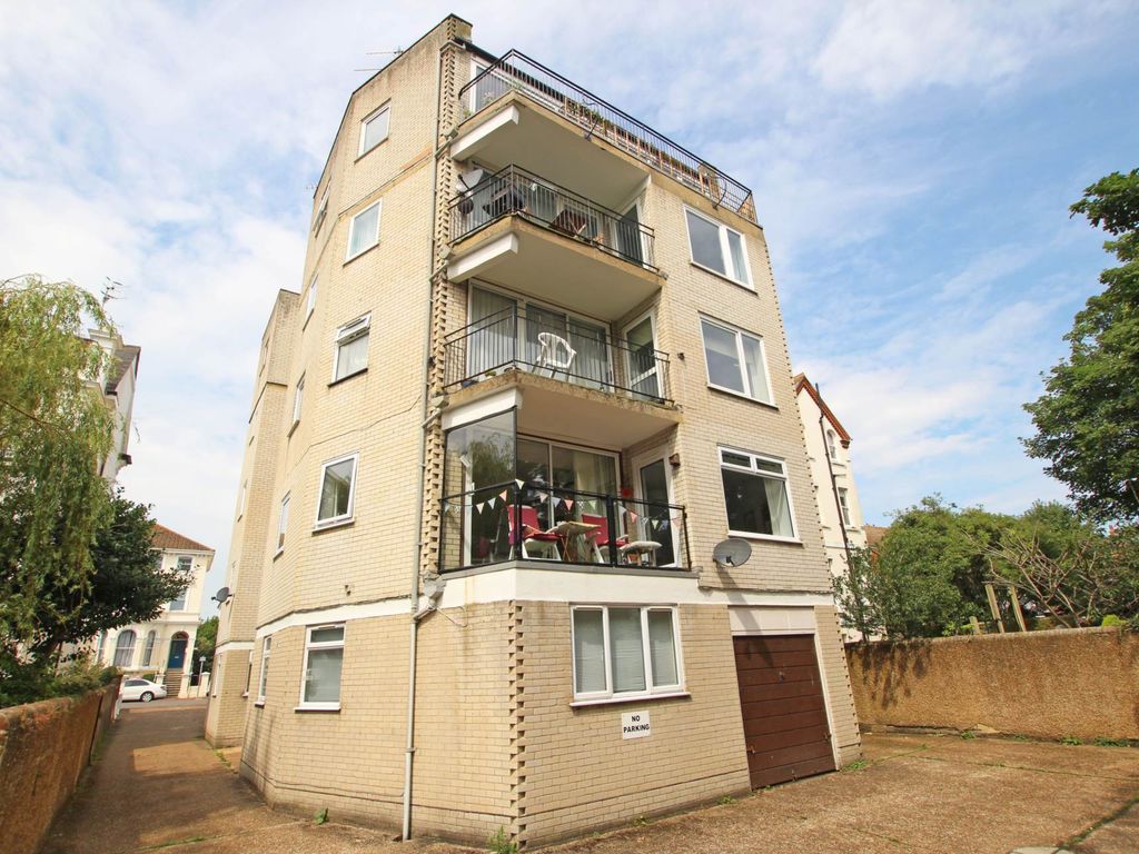 2 bed flat for sale in Spencer Road, Eastbourne BN21, £220,000 - Zoopla