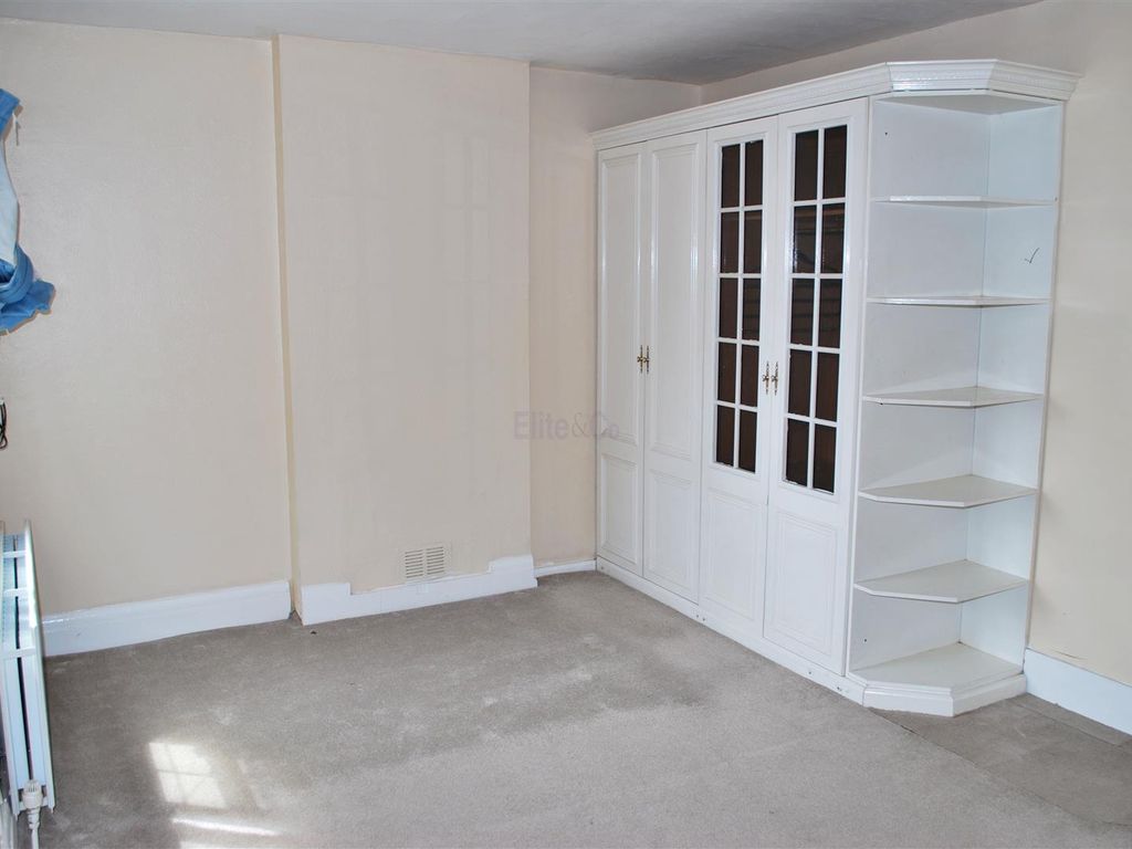 1 bed flat for sale in Upper Elmers End Road, Beckenham BR3, £250,000