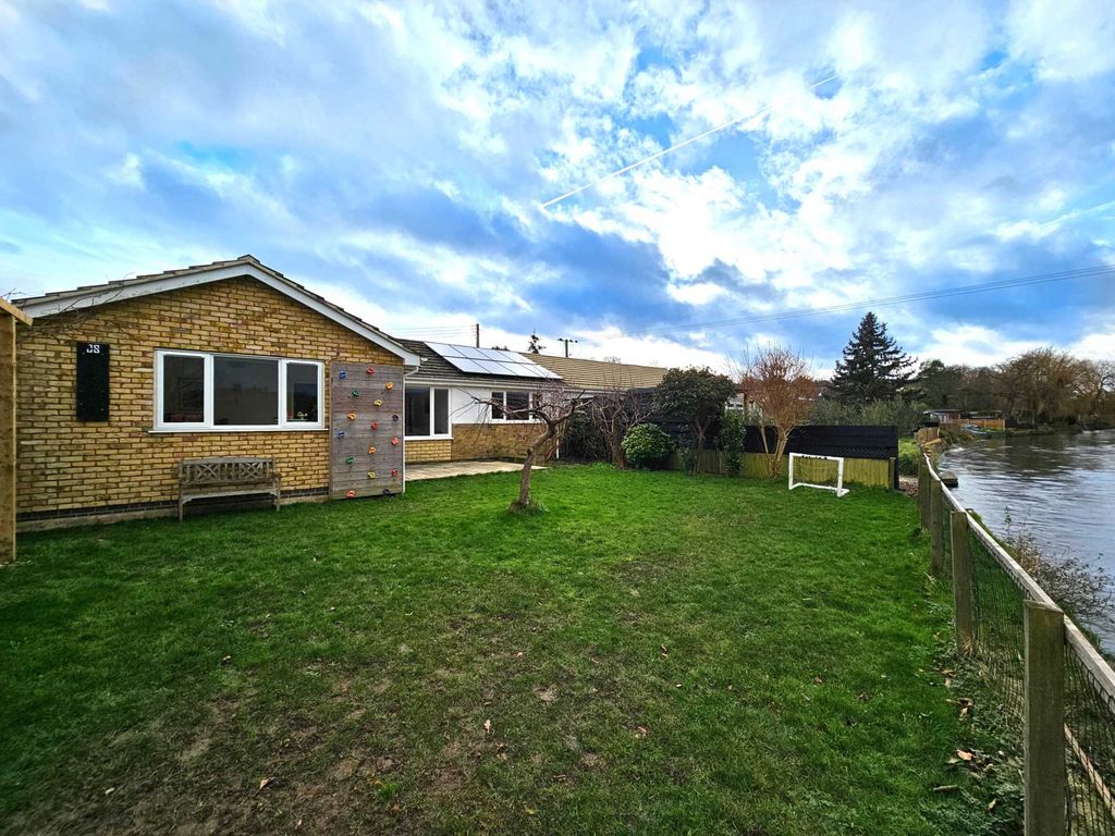 3 bed semidetached bungalow for sale in Hassall Reach, Canterbury CT1