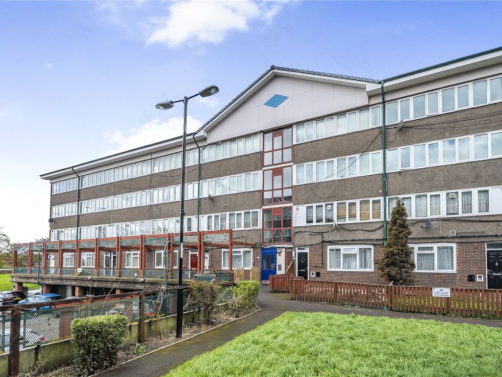 2 bed flat for sale in Allwood Close, Sydenham, London SE26, £275,000