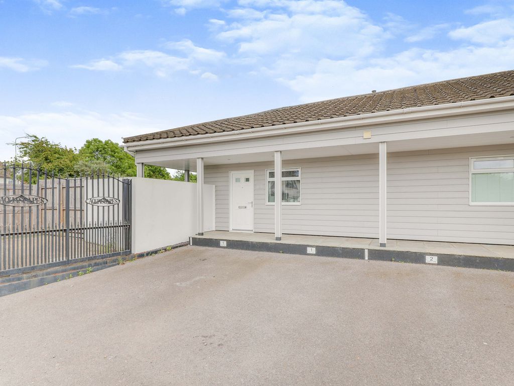 2 bed terraced bungalow for sale in Rawreth Lane, Wickford SS11 Zoopla