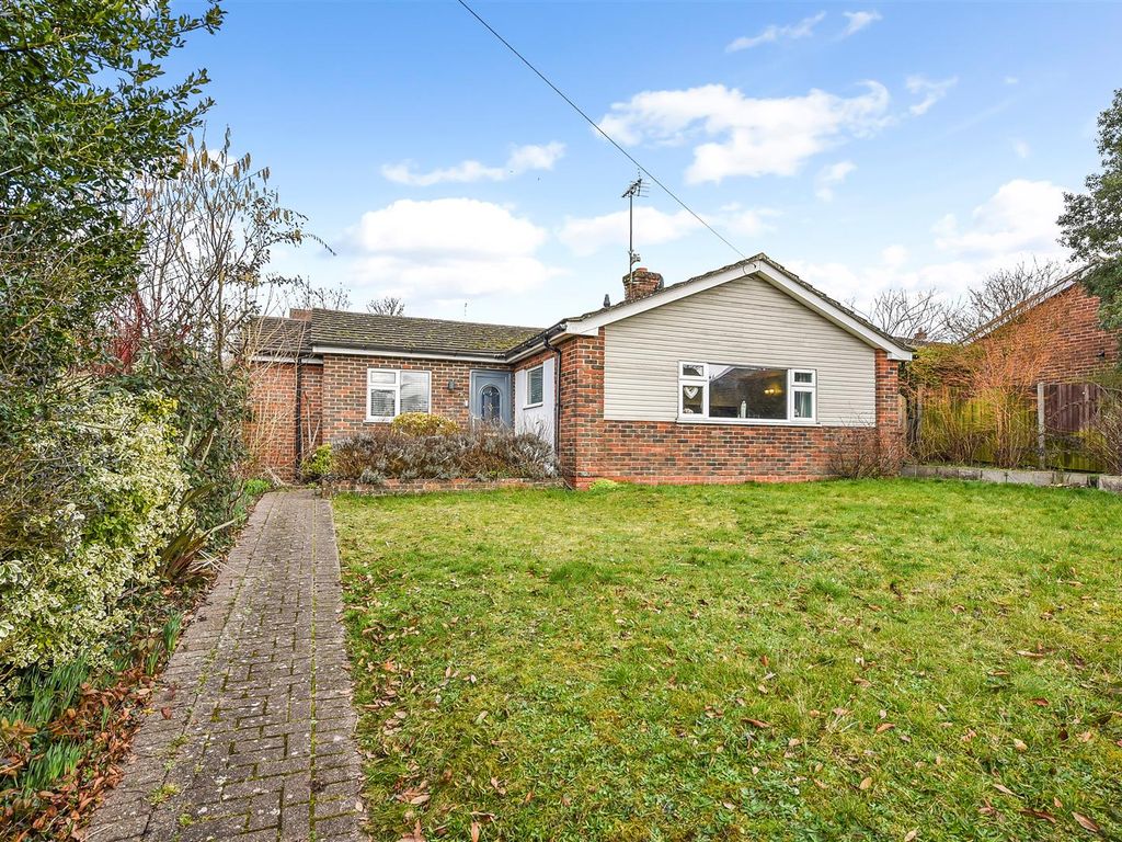 3 bed detached bungalow for sale in Micheldever Road, Whitchurch RG28