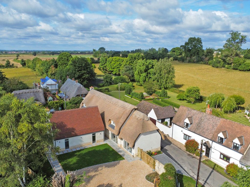 4 bed detached house for sale in Dinton, Aylesbury HP17 Zoopla