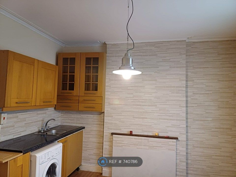 1 bed flat to rent in Woodchurch Lane, Birkenhead CH42, £575 pcm Zoopla