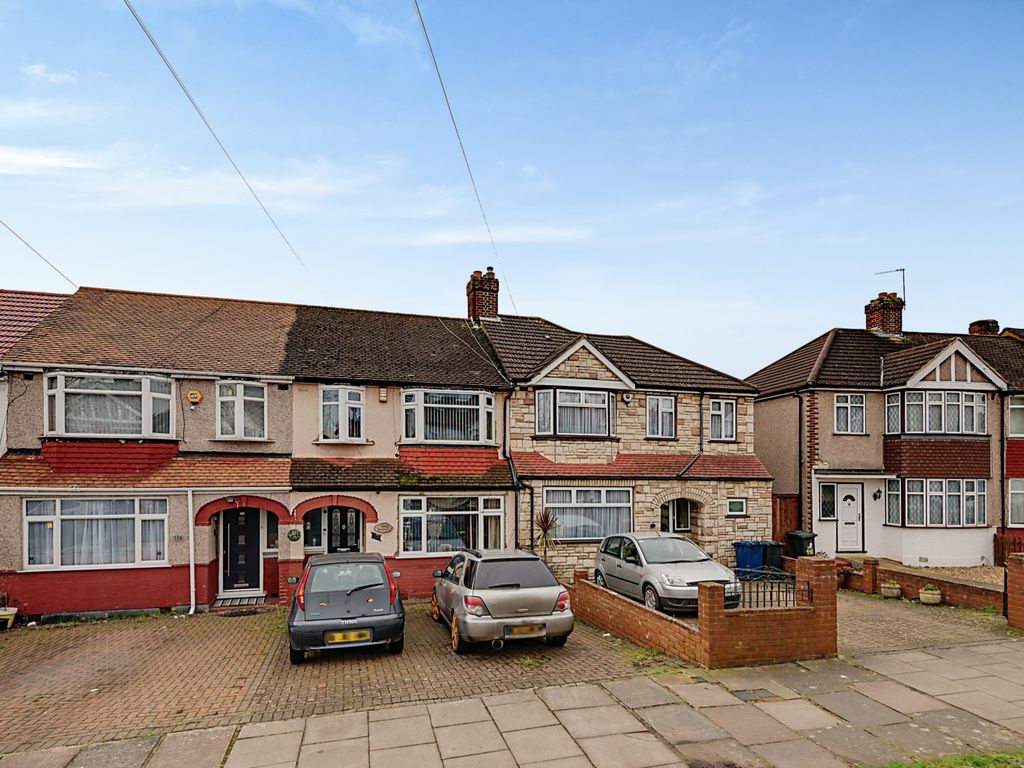 3 bed terraced house for sale in Castle Road, Northolt UB5, £500,000