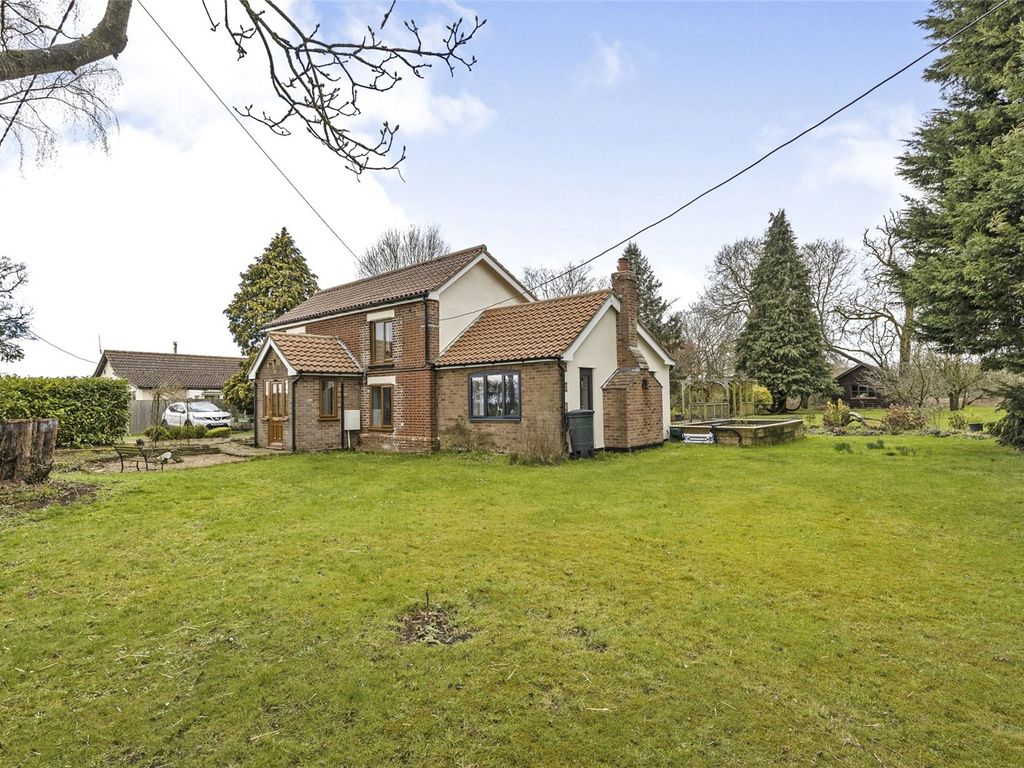 5 bed detached house for sale in Watton Road, Little Ellingham
