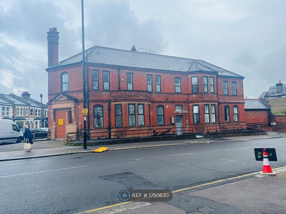 Studio to rent in Catford Hill, London SE6 Zoopla