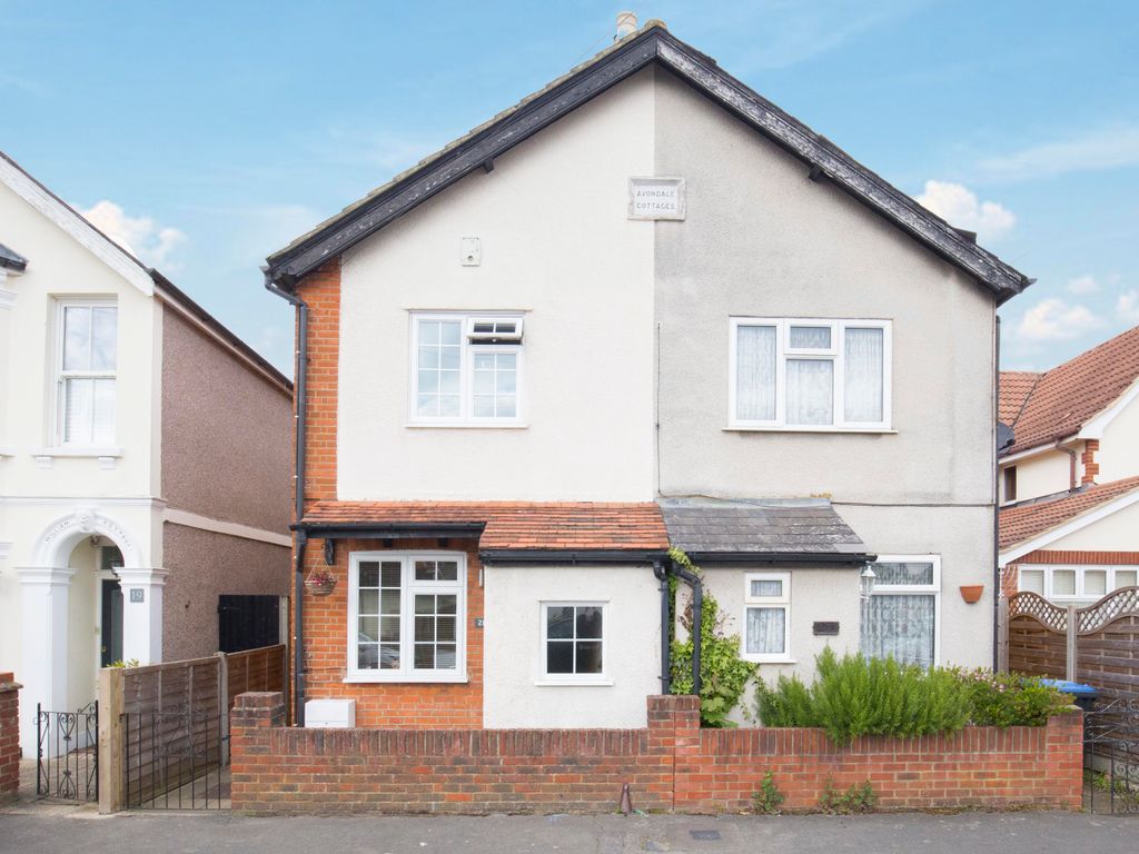2 bed semidetached house for sale in Pear Tree Road, Addlestone