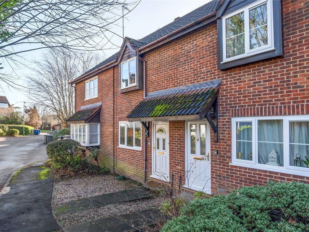 2 bed detached house for sale in Boleyn Way, EN5, £460,000 Zoopla