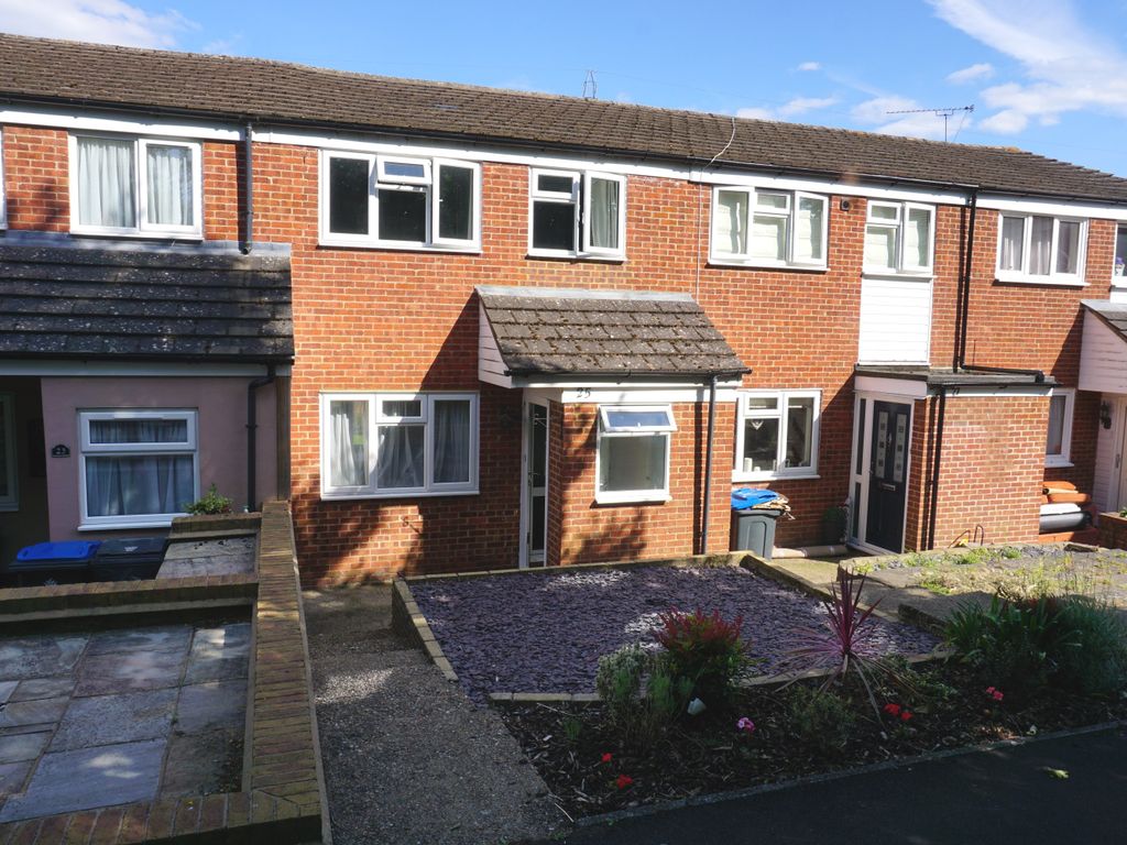 3 bed terraced house for sale in Angus Close, Chessington KT9 Zoopla