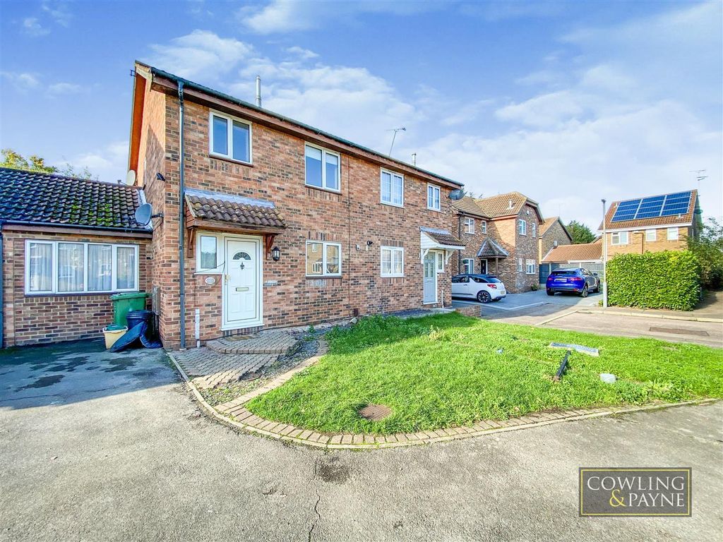 3 bed semidetached house for sale in Wethersfield Way, Wickford SS11
