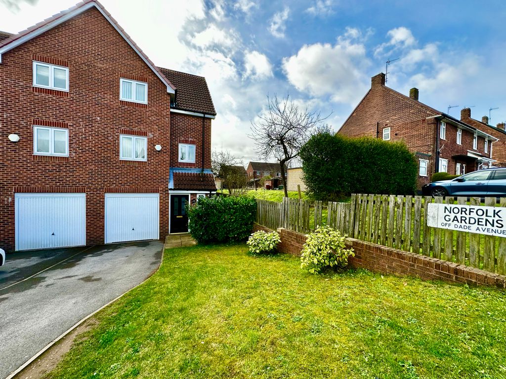 3 bed semidetached house for sale in Norfolk Gardens, Inkersall