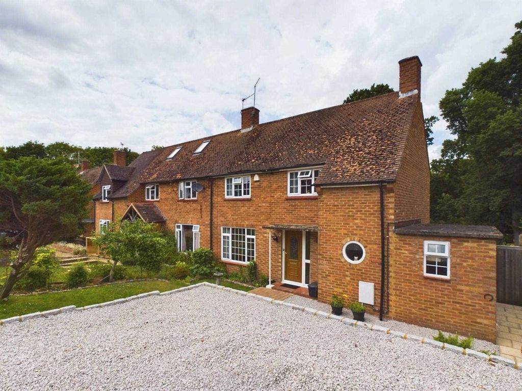 3 bed semidetached house for sale in Stephenson Close, Hedgerley SL2