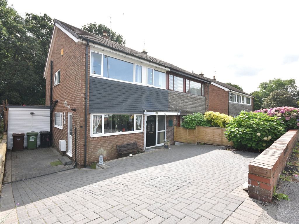 3 bed semidetached house for sale in Temple Avenue, Leeds, West