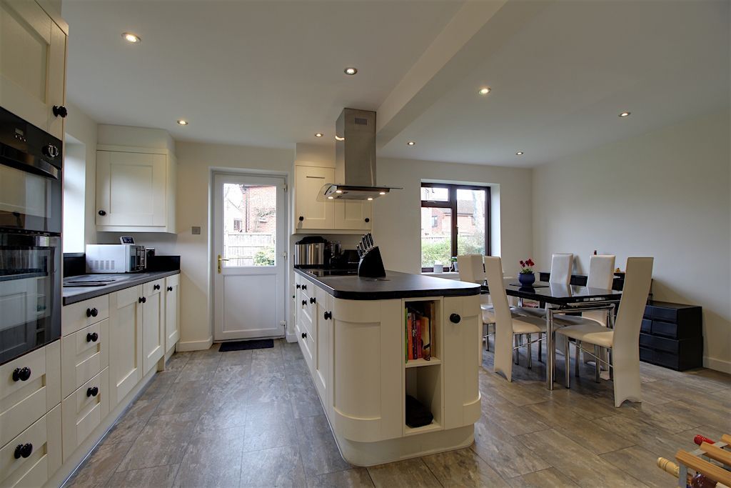 4 bed detached house for sale in Belton Grove, Grantham NG31 Zoopla