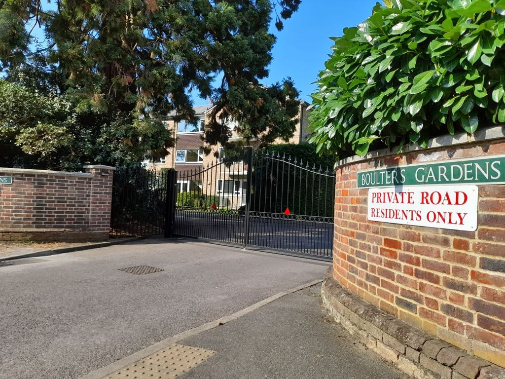 4 bed terraced house for sale in Boulters Gardens, Maidenhead SL6, £