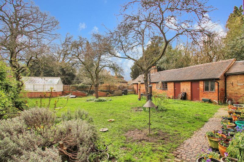 8 bed detached house for sale in Brinklow Road, Binley, Coventry CV3, £