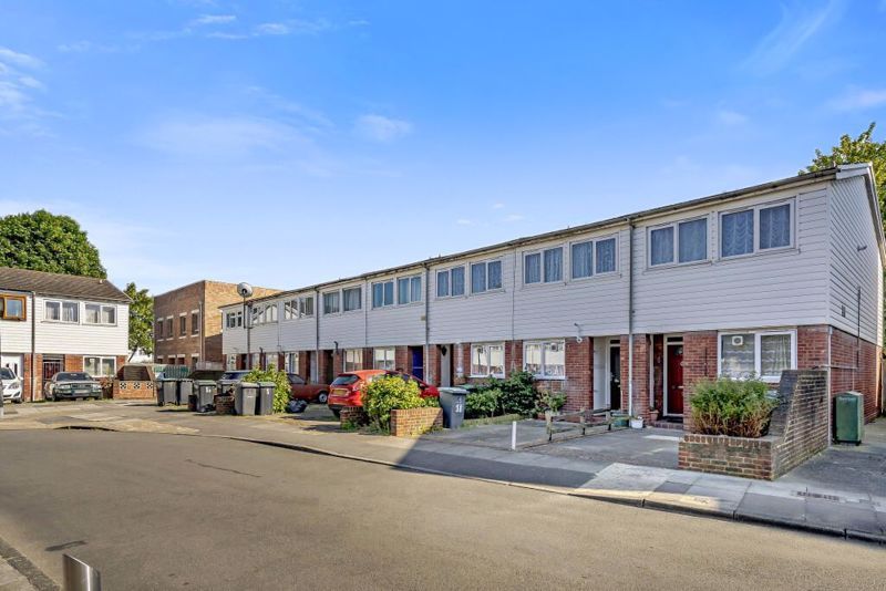 3 bed property for sale in Lomond Close, London N15, £490,000 Zoopla