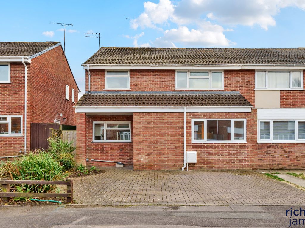 3 bed semidetached house for sale in Overbrook, Eldene, Swindon