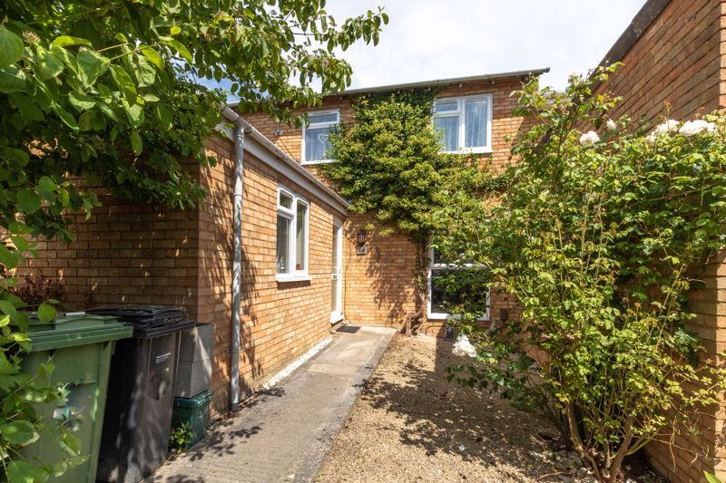 3 bed terraced house for sale in Saxon Place, Wantage OX12, £260,000