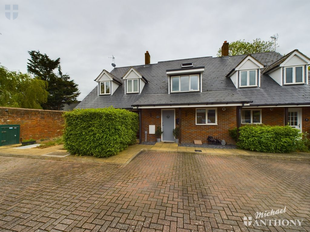 3 bed town house for sale in Jordans Mews, Bicester Road, Aylesbury