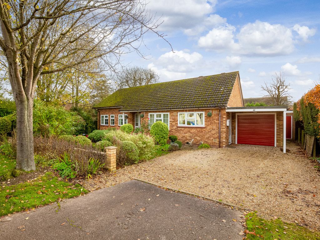 2 bed detached bungalow for sale in Green Drift, Royston SG8, £575,000