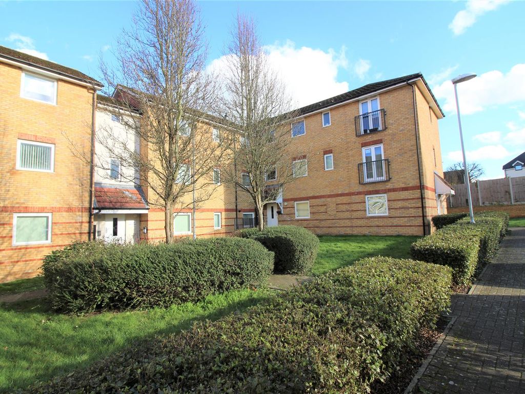 2 bed flat for sale in Elm Court, Harlow CM18, £200,000 Zoopla
