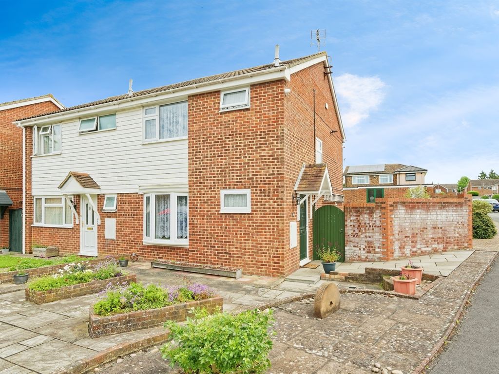 2 bed semidetached house for sale in Laxton Way, Faversham ME13, £