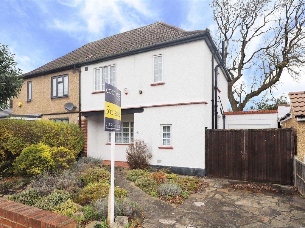 3 bed semidetached house for sale in Elm Avenue, Ruislip HA4, £600,000