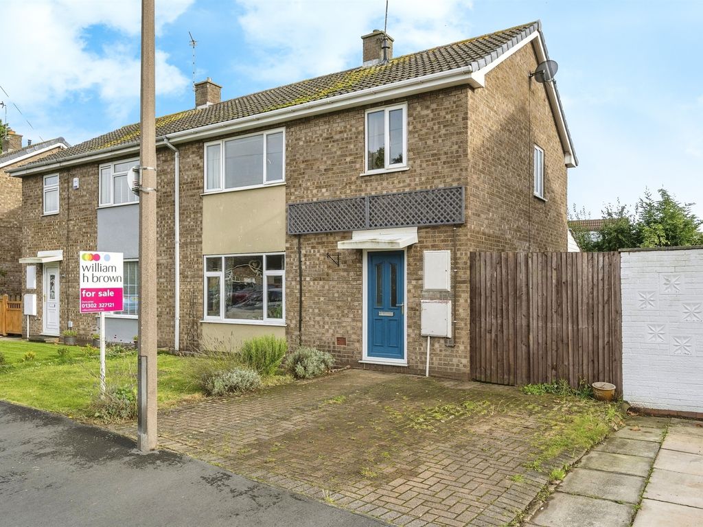 3 bed semidetached house for sale in Valley Drive, Branton, Doncaster
