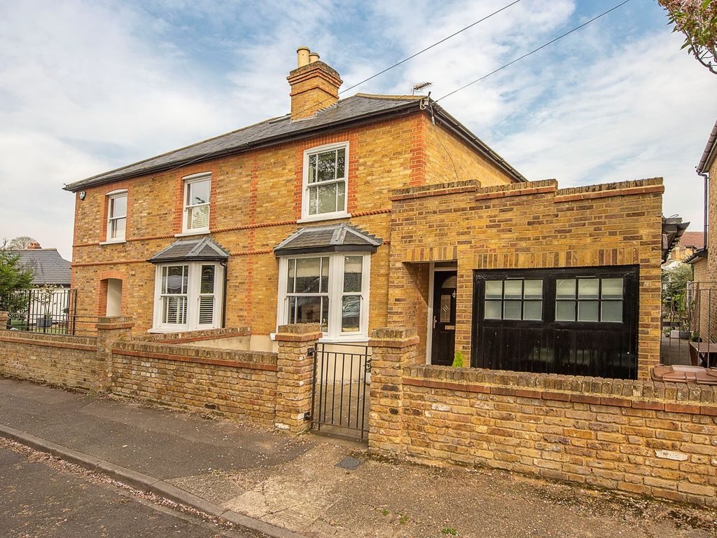 3 bed semidetached house for sale in Station Road, Shepperton TW17