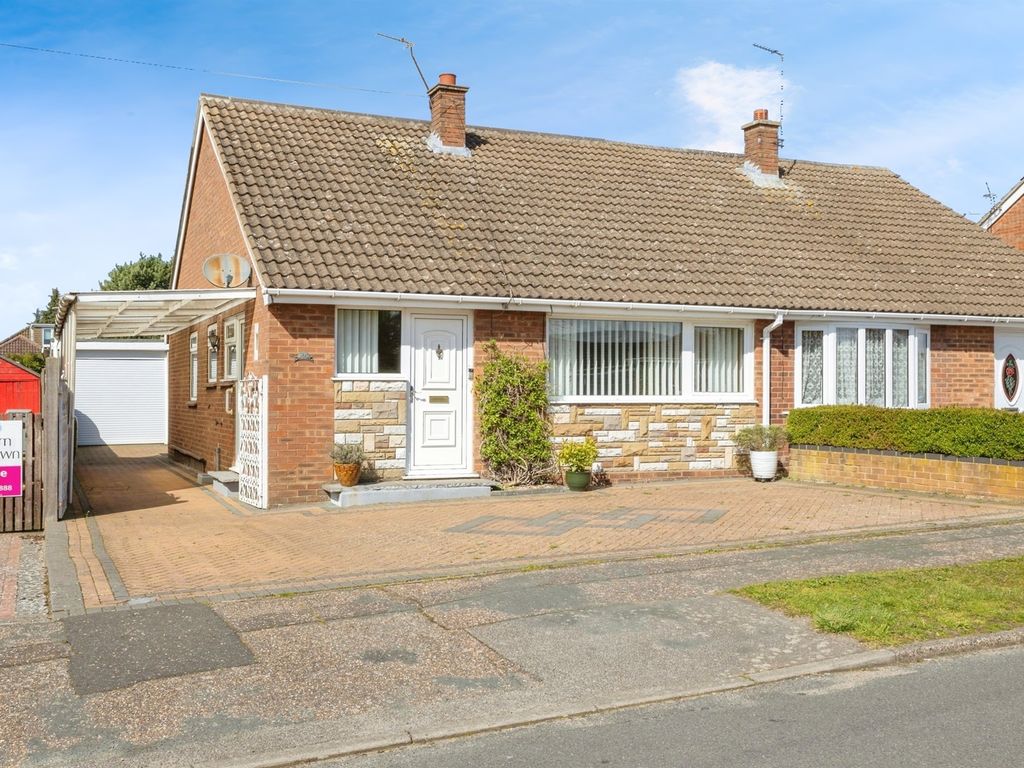 4 bed bungalow for sale in Woodland Road, Hellesdon, Norwich NR6, £