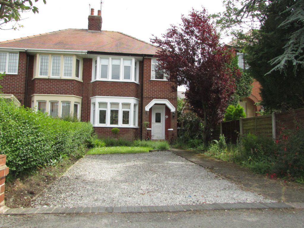 3 bed semidetached house to rent in Tithebarn Place, PoultonLeFylde