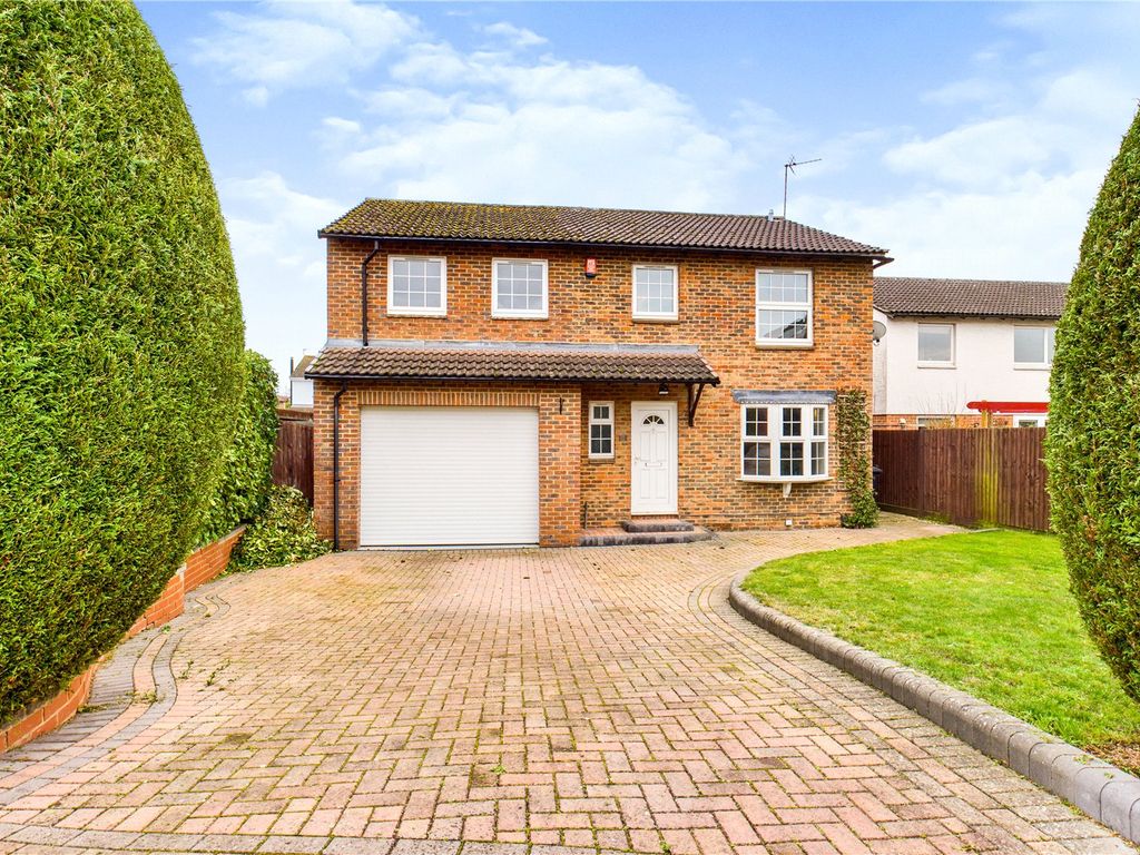 4 bed detached house for sale in Hatfield Court, Calcot, Reading