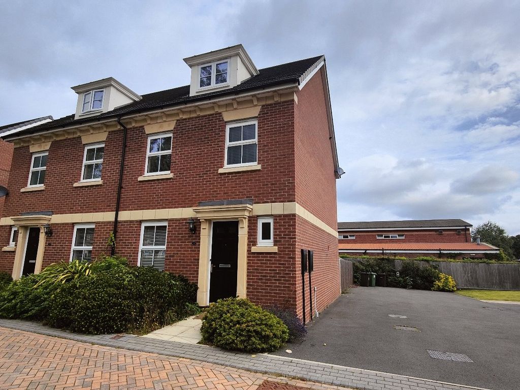 4 bed detached house to rent in Hepworth Gardens, Wakefield, West