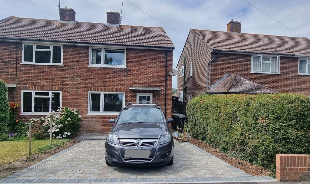 2 bed semidetached house to rent in Barrack Road, BexhillOnSea TN40